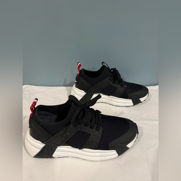 Moncler Womens Lunarove Low-Top Sneakers - Picture 9 of 16